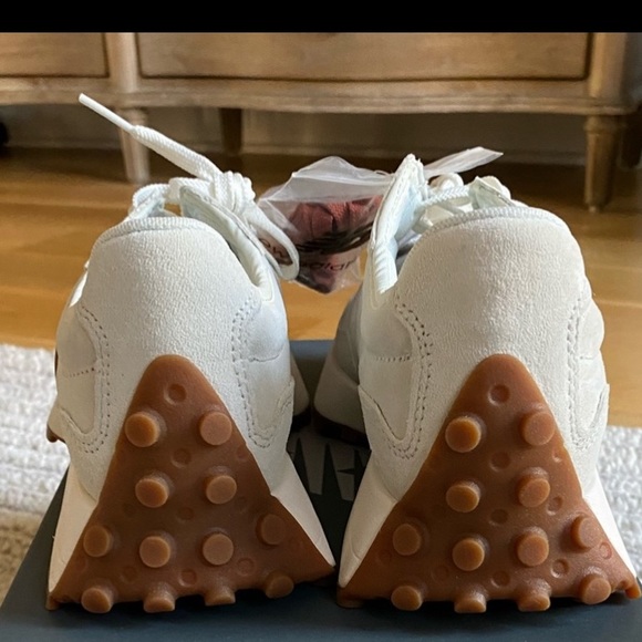 🤍NIB New Balance X Bandier 327 ‘Move Her World’ Sea Salt Sneakers🤍 - Picture 2 of 5